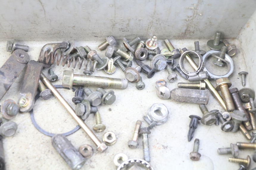 photo de BOLSA DE TORNILLERÍA TORNILLO KYMCO SENTO 100 (2008 - 2013) - Otra perspectiva