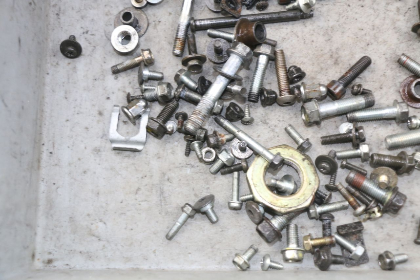 photo de TORNILLOS HONDA SES DYLAN 125 (2002 - 2006) - Otra perspectiva