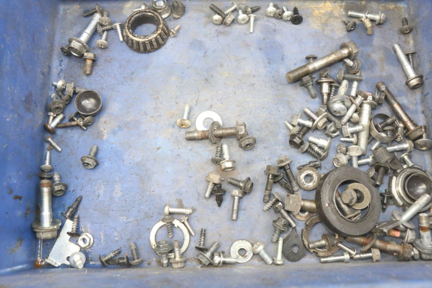 photo de BOLSA DE TORNILLERÍA TORNILLO SUZUKI SIXTEEN 125 (2008 - 2010) - Detalle de la pieza