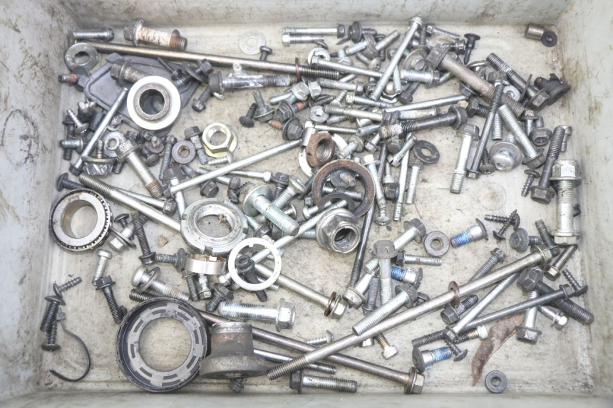 photo de BOLSA DE TORNILLERÍA TORNILLO SUZUKI SIXTEEN 125 (2008 - 2010) - Vista principal