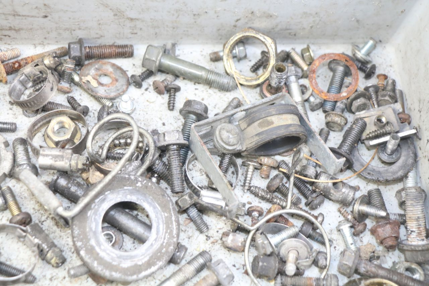 photo de BOLSA DE TORNILLERÍA TORNILLO MBK SKYLINER 125 (1998 - 2001) - Otra perspectiva