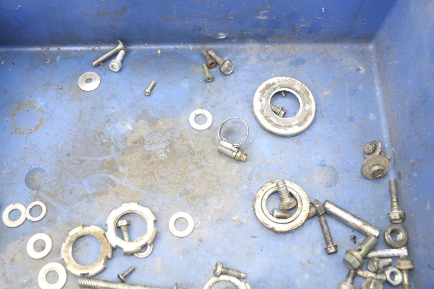 photo de BOLSA DE TORNILLERÍA TORNILLO YAMAHA SLIDER NAKED 50 (2004 - 2018) - Zoom estado de uso