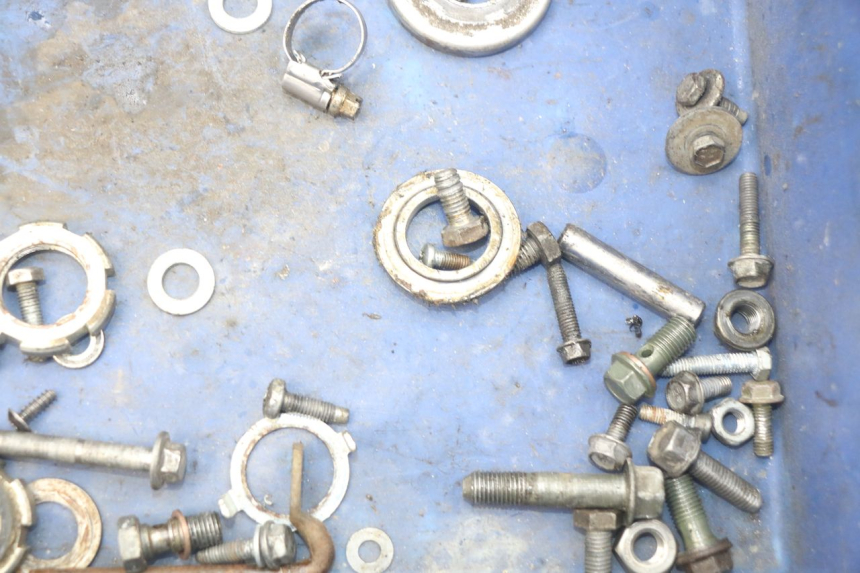 photo de BOLSA DE TORNILLERÍA TORNILLO YAMAHA SLIDER NAKED 50 (2004 - 2018) - Otra perspectiva