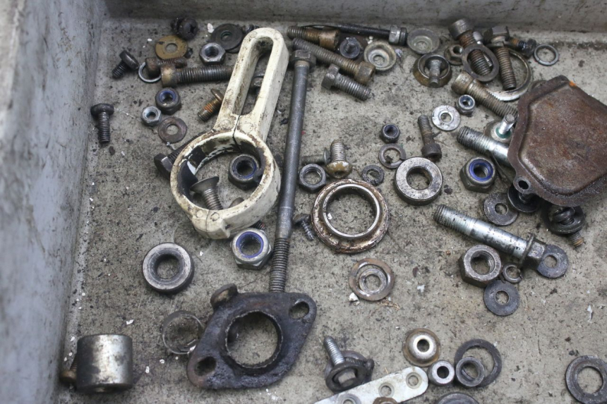 photo de BOLSA DE TORNILLERÍA TORNILLO SUZUKI SMX SUPERMOTARD 50 (1996 - 2001) - Zoom estado de uso