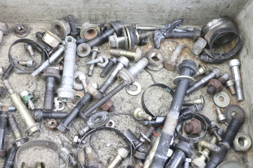 photo de BOLSA DE TORNILLERÍA TORNILLO TRIUMPH SPEED TRIPLE T301 900 (1994 - 1996) - Otra perspectiva