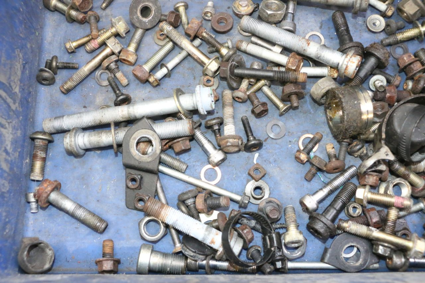 photo de TORNILLOS TRIUMPH SPRINT 900 (1995 - 1998) - Otra perspectiva