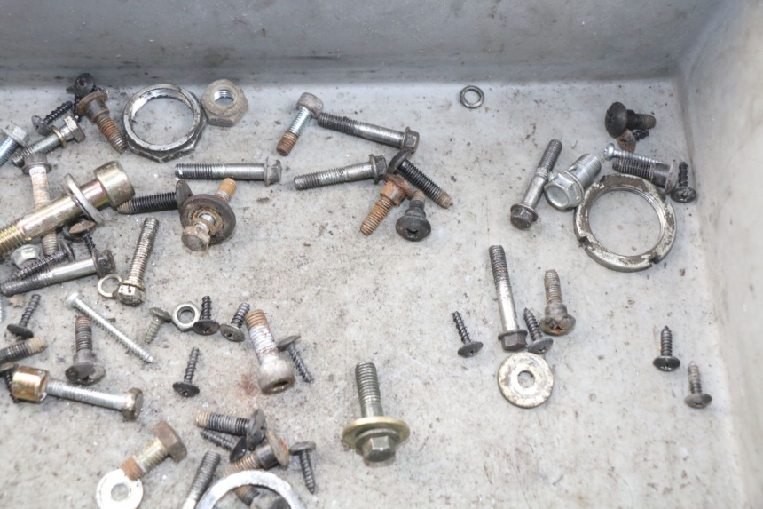 photo de BOLSA DE TORNILLERÍA TORNILLO APRILIA SR 2T 50 (2012 - 2017) - Otra perspectiva