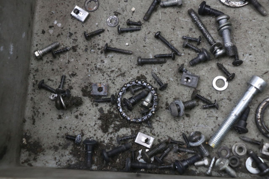 photo de BOLSA DE TORNILLERÍA TORNILLO APRILIA SR 2T 50 (2018 - 2022) - Otra perspectiva