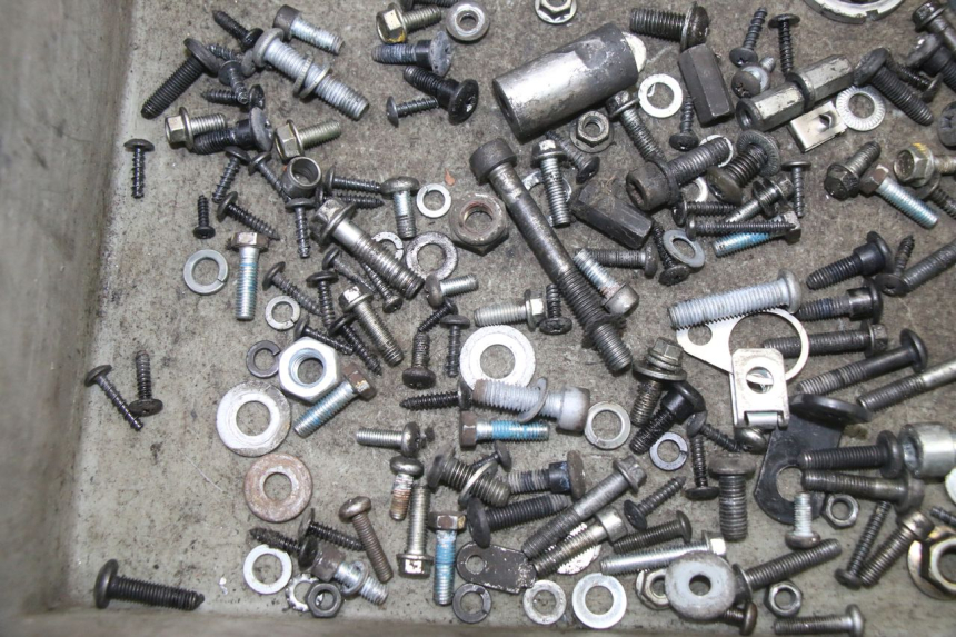 photo de BOLSA DE TORNILLERÍA TORNILLO APRILIA SR 2T 50 (2018 - 2022) - Otra perspectiva