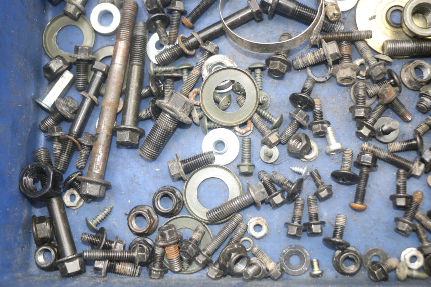 photo de BOLSA DE TORNILLERÍA TORNILLO HYTRACK ST 170 (2020 - 2024) - Otra perspectiva