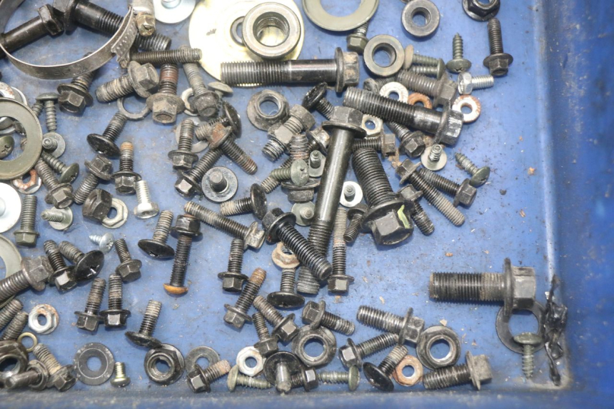 photo de BOLSA DE TORNILLERÍA TORNILLO HYTRACK ST 170 (2020 - 2024) - Primer plano técnico