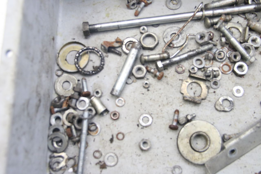 photo de BOLSA DE TORNILLERÍA TORNILLO JAWA STELLA BABETTA 134 50 - Zoom estado de uso