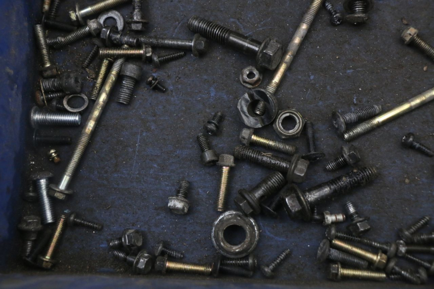 photo de TORNILLOS PEUGEOT STREETZONE 2T 50 (2014 - 2019) - Otra perspectiva