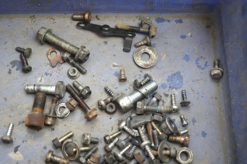 photo de BOLSA DE TORNILLERÍA TORNILLO MBK STUNT NAKED 50 (2004 - 2018) - Zoom estado de uso