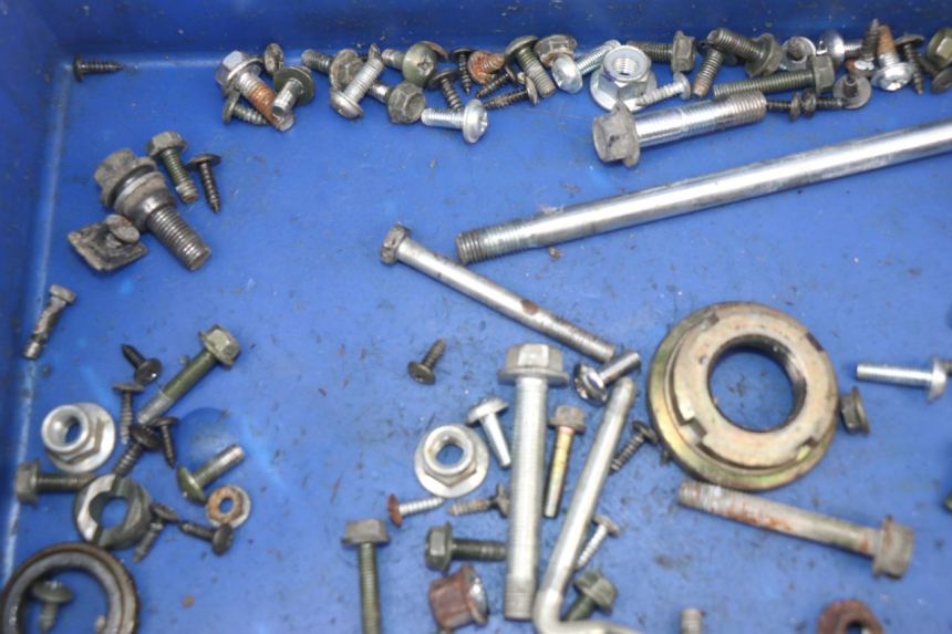 photo de TORNILLOS PEUGEOT SUM UP 125 (2008 - 2013) - Otra perspectiva