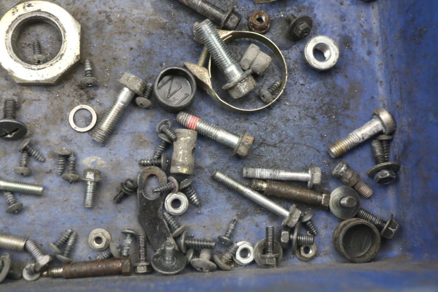 photo de TORNILLOS KYMCO SUPER 8 4T 50 (2021 - 2024) - Primer plano técnico