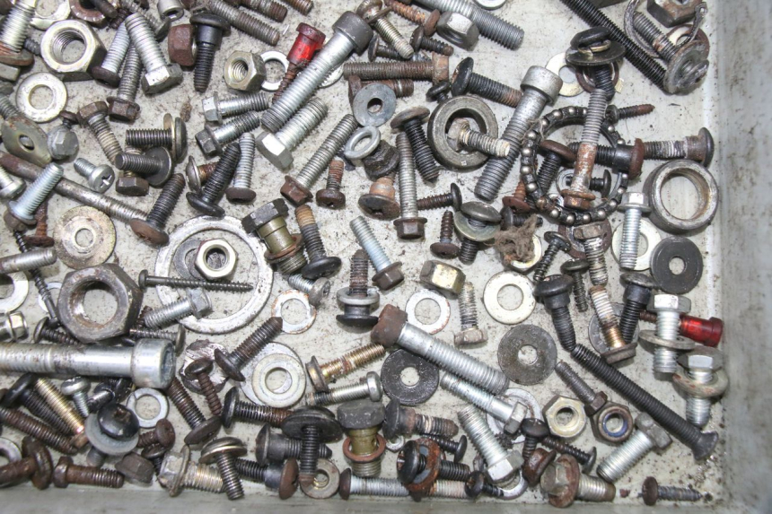 photo de TORNILLOS PIAGGIO SUPER LX 125 (2000 - 2003) - Primer plano técnico