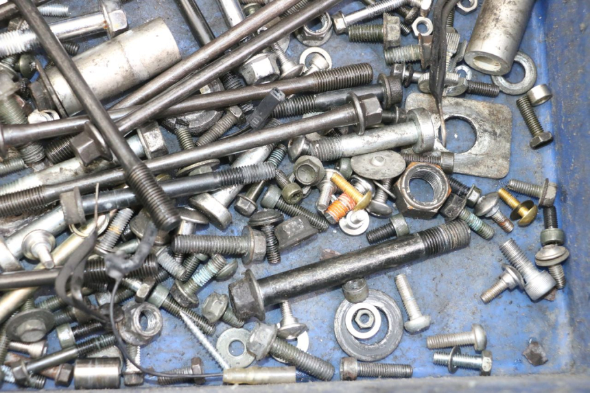 photo de BOLSA DE TORNILLERÍA TORNILLO SUZUKI SV S 650 (1999 - 2002) - Zoom estado de uso