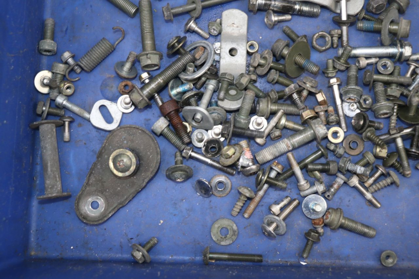 photo de BOLSA DE TORNILLERÍA TORNILLO SUZUKI XF FREEWIND 650 (1997 - 2003) - Zoom estado de uso