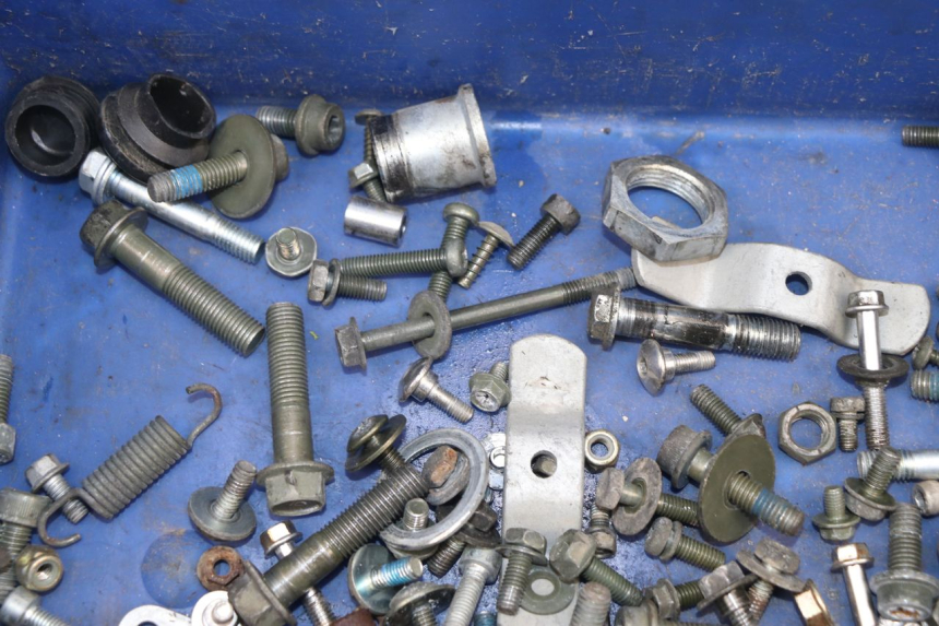 photo de BOLSA DE TORNILLERÍA TORNILLO SUZUKI XF FREEWIND 650 (1997 - 2003) - Otra perspectiva