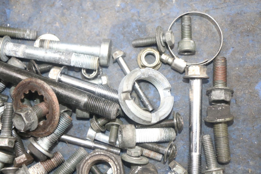 photo de BOLSA DE TORNILLERÍA TORNILLO SUZUKI SV N 650 (1999 - 2002) - Zoom estado de uso