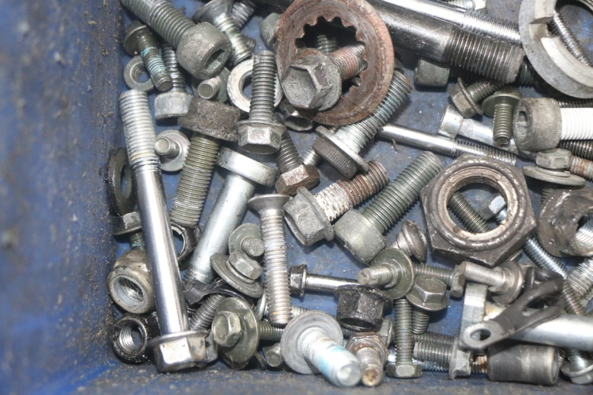 photo de BOLSA DE TORNILLERÍA TORNILLO SUZUKI SV N 650 (1999 - 2002) - Otra perspectiva