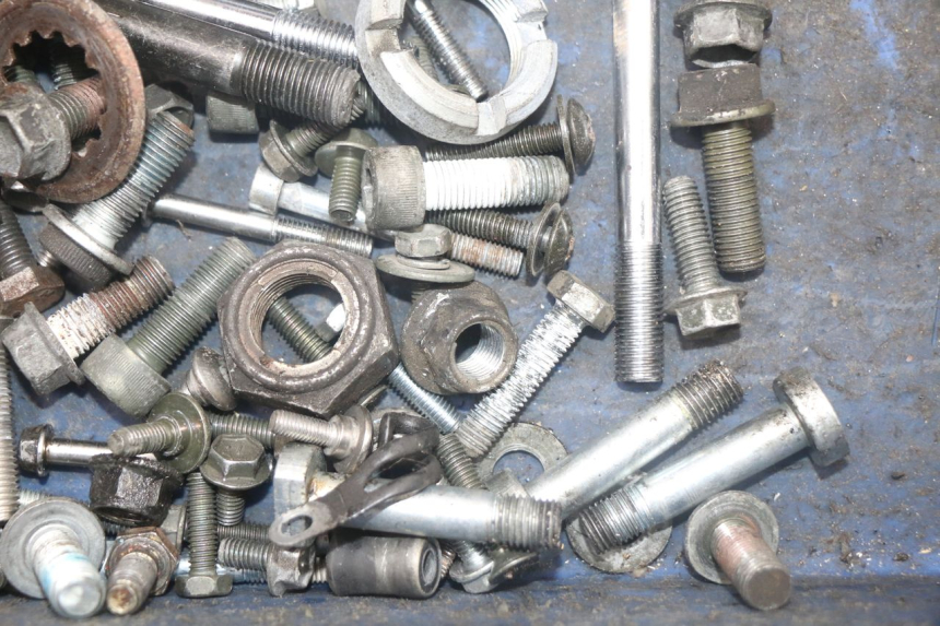 photo de BOLSA DE TORNILLERÍA TORNILLO SUZUKI SV N 650 (1999 - 2002) - Primer plano técnico