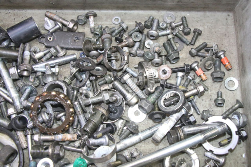 photo de TORNILLOS SUZUKI SV S 650 (2003 - 2009) - Zoom estado de uso