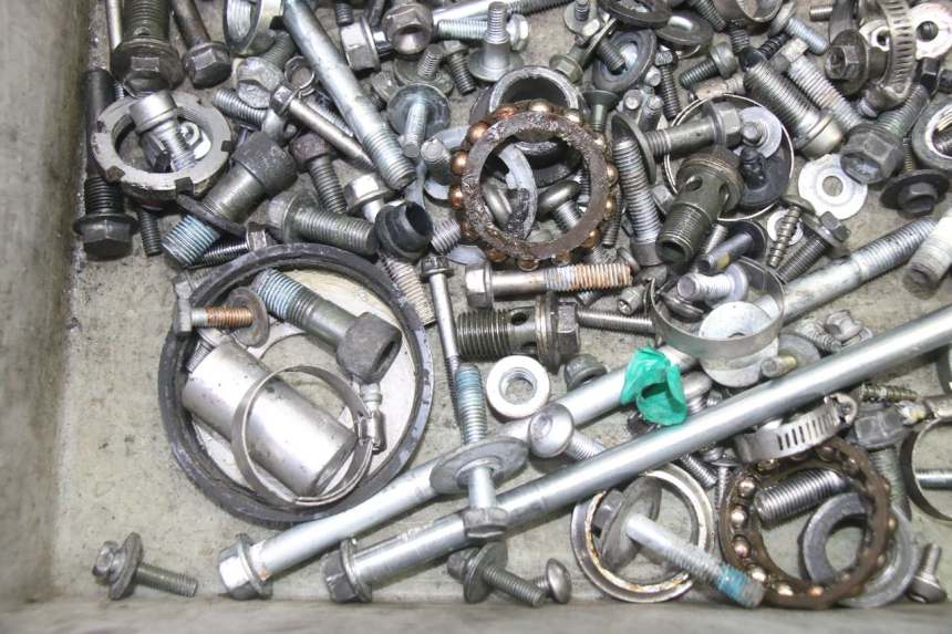 photo de TORNILLOS SUZUKI SV S 650 (2003 - 2009) - Otra perspectiva