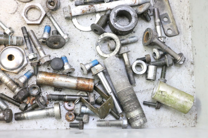 photo de TORNILLOS SUZUKI SV S 650 (2003 - 2009) - Primer plano técnico