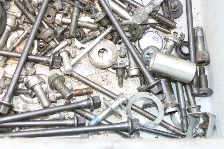 photo de TORNILLOS SUZUKI SV S 650 (2003 - 2009) - Primer plano técnico