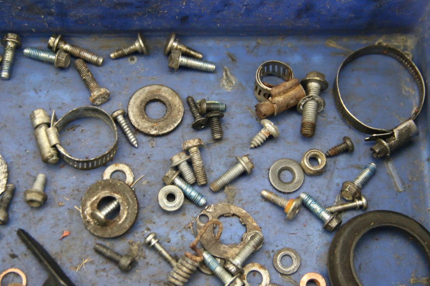 photo de BOLSA DE TORNILLERÍA TORNILLO APRILIA SX 50 (2011 - 2017) - Otra perspectiva