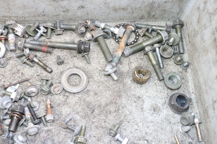 photo de BOLSA DE TORNILLERÍA TORNILLO SYM FIDDLE 3 III 125 (2014 - 2020) - Zoom estado de uso