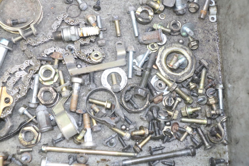 photo de BOLSA DE TORNILLERÍA TORNILLO SYM SYMPHONY 125 (2009 - 2015) - Zoom estado de uso