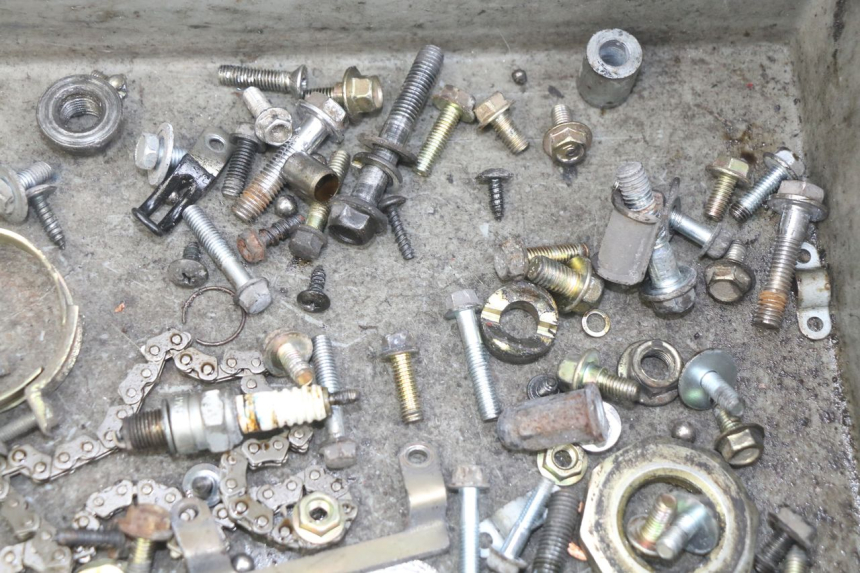 photo de BOLSA DE TORNILLERÍA TORNILLO SYM SYMPHONY 125 (2009 - 2015) - Otra perspectiva