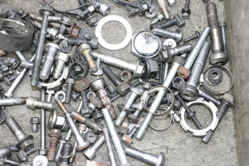 photo de TORNILLOS YAMAHA TDM ABS 900 (2002 - 2014) - Primer plano técnico