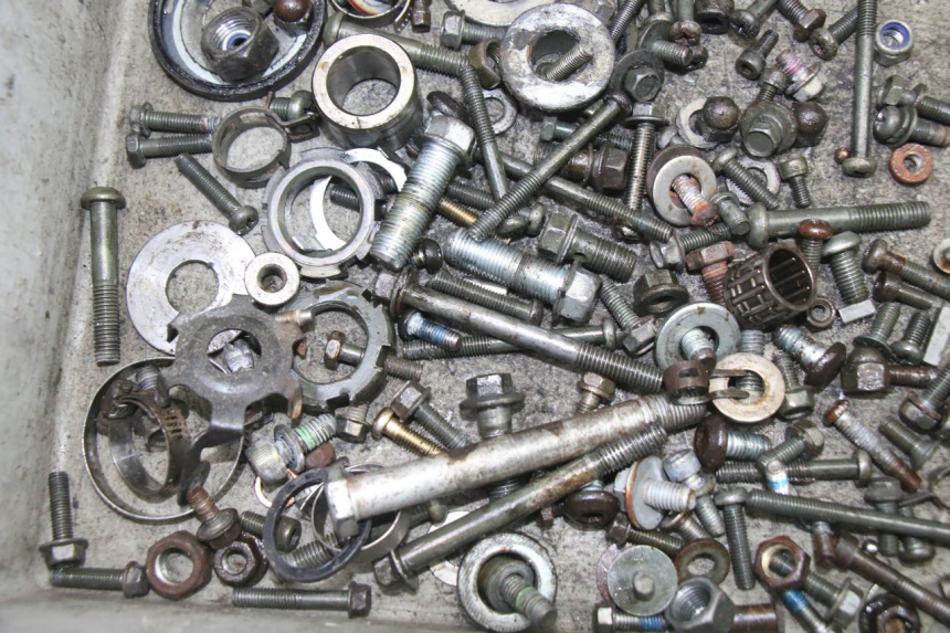 photo de BOLSA DE TORNILLERÍA TORNILLO YAMAHA TDR DELTABOX 125 (1997 - 2003) - Otra perspectiva