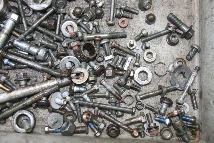 photo de BOLSA DE TORNILLERÍA TORNILLO YAMAHA TDR DELTABOX 125 (1997 - 2003) - Primer plano técnico