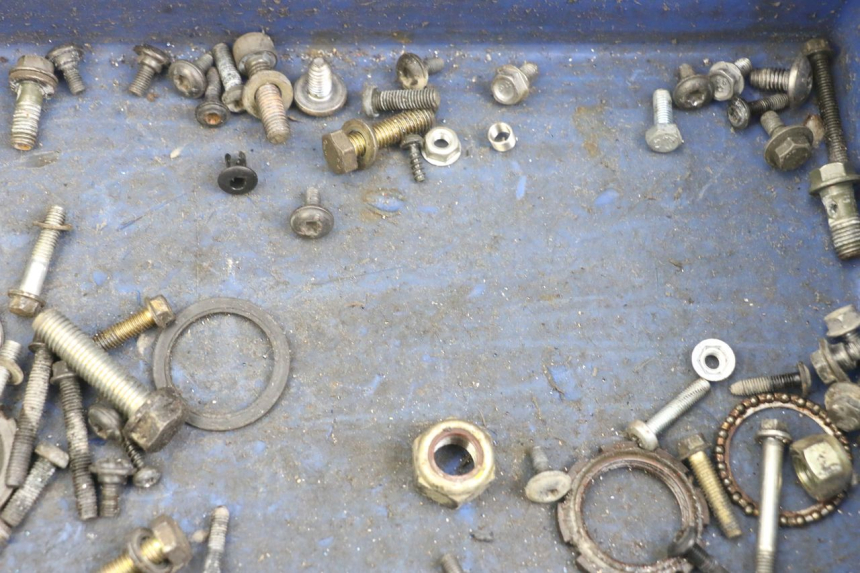 photo de BOLSA DE TORNILLERÍA TORNILLO PEUGEOT TKR TREKKER FURIOUS 50 (2005 - 2014) - Otra perspectiva