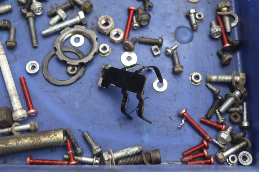 photo de BOLSA DE TORNILLERÍA TORNILLO PEUGEOT TKR TREKKER FURIOUS 50 (2005 - 2014) - Primer plano técnico