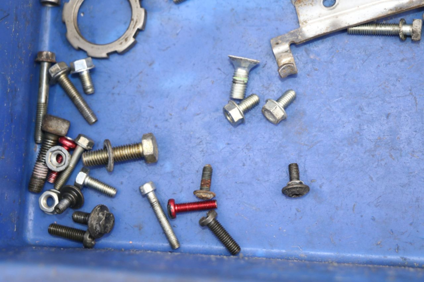 photo de BOLSA DE TORNILLERÍA TORNILLO PEUGEOT TREKKER 50 (1998 - 2004) - Zoom estado de uso