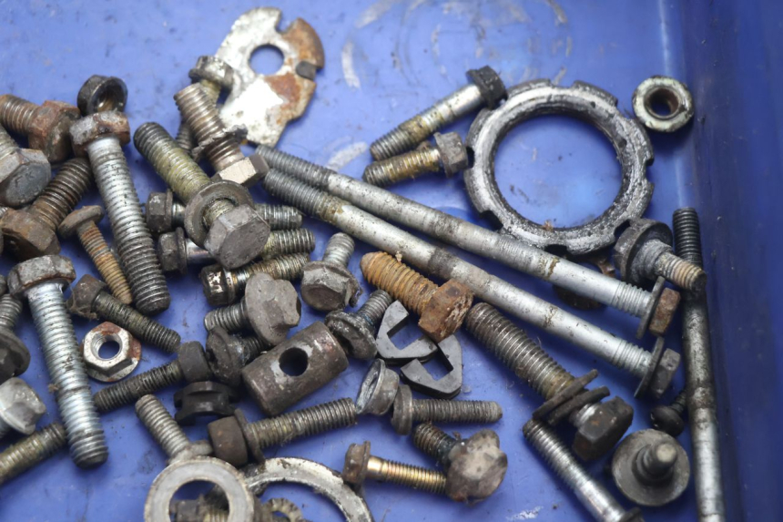 photo de BOLSA DE TORNILLERÍA TORNILLO PEUGEOT TREKKER 50 (1995 - 2004) - Zoom estado de uso