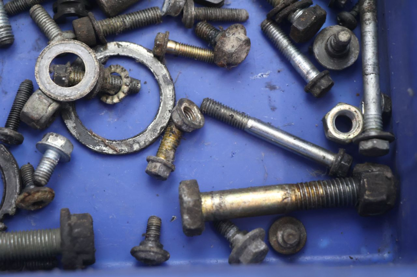 photo de BOLSA DE TORNILLERÍA TORNILLO PEUGEOT TREKKER 50 (1995 - 2004) - Primer plano técnico