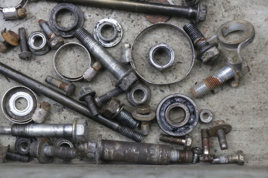 photo de TORNILLOS SUZUKI TS X 80 (1984 - 1988) - Primer plano técnico