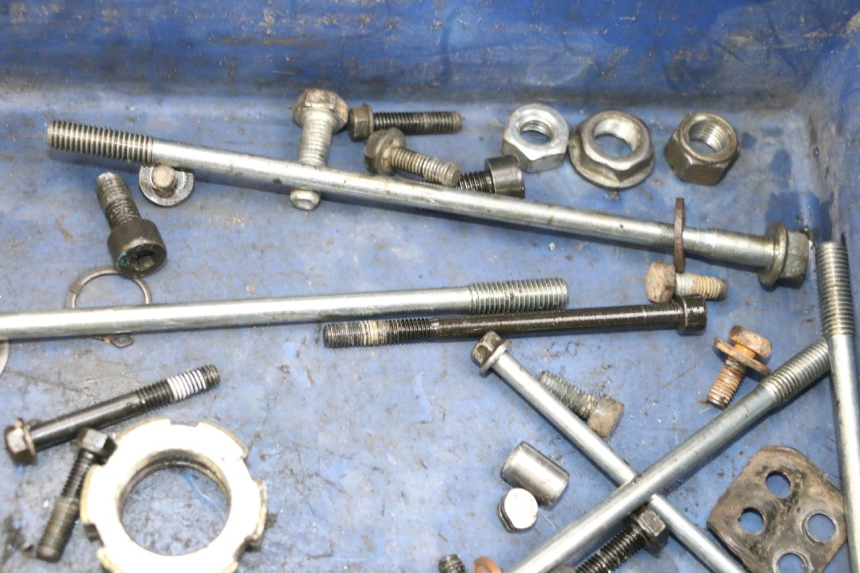 photo de TORNILLOS YAMAHA TTR 125 (2000 - 2020) - Primer plano técnico