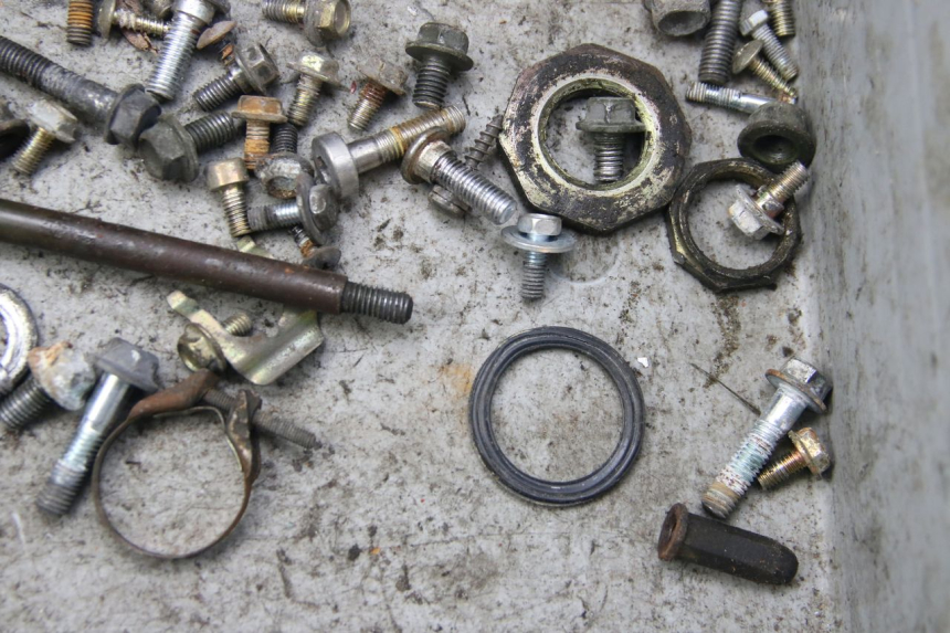 photo de BOLSA DE TORNILLERÍA TORNILLO PEUGEOT TWEET 4T 50 (2010 - 2014) - Otra perspectiva