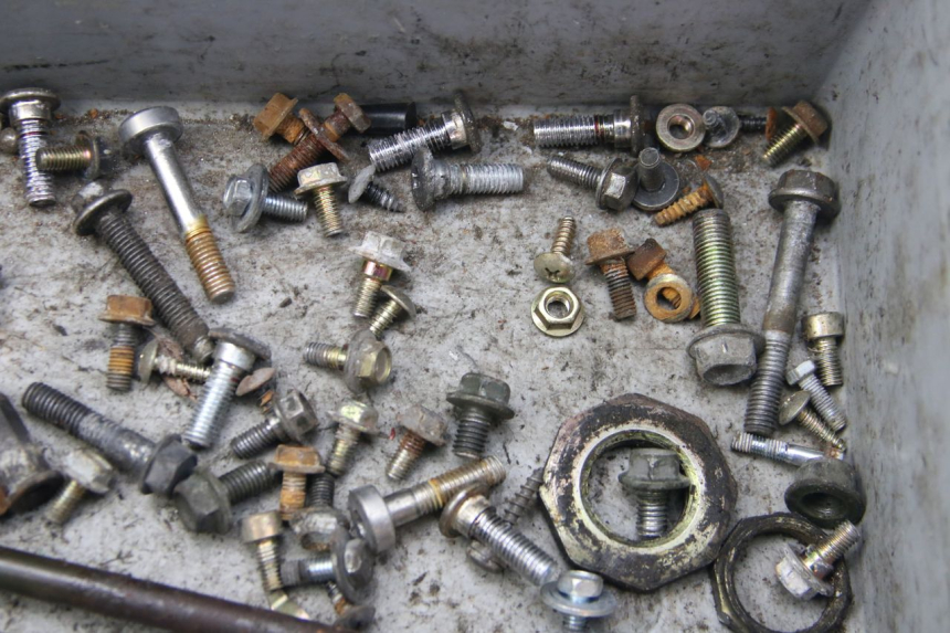 photo de BOLSA DE TORNILLERÍA TORNILLO PEUGEOT TWEET 4T 50 (2010 - 2014) - Primer plano técnico