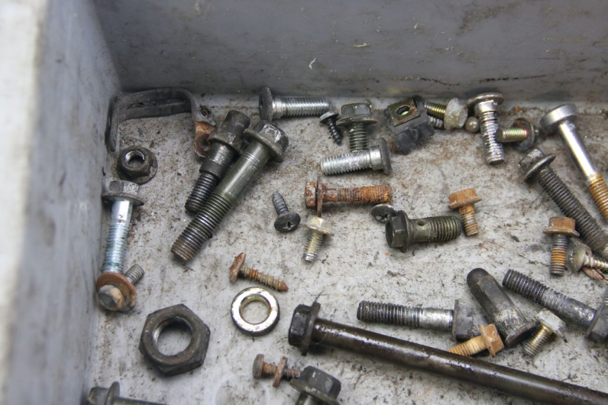 photo de BOLSA DE TORNILLERÍA TORNILLO PEUGEOT TWEET 4T 50 (2010 - 2014) - Detalles de los puntos de fijación