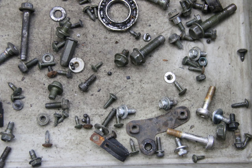 photo de BOLSA DE TORNILLERÍA TORNILLO PEUGEOT TWEET 4T 50 (2010 - 2014) - Zoom estado de uso