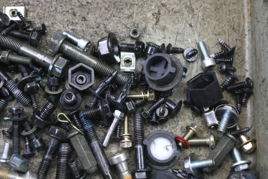 photo de TORNILLOS PEUGEOT TWEET 4T 50 (2023 - 2025) - Zoom estado de uso